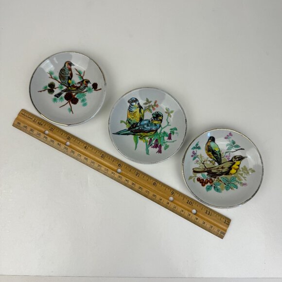 Vtg 3 Wall Hanging Decorative Mini Plates Birds Gallery Wall 4in Diameter READ - Picture 1 of 11
